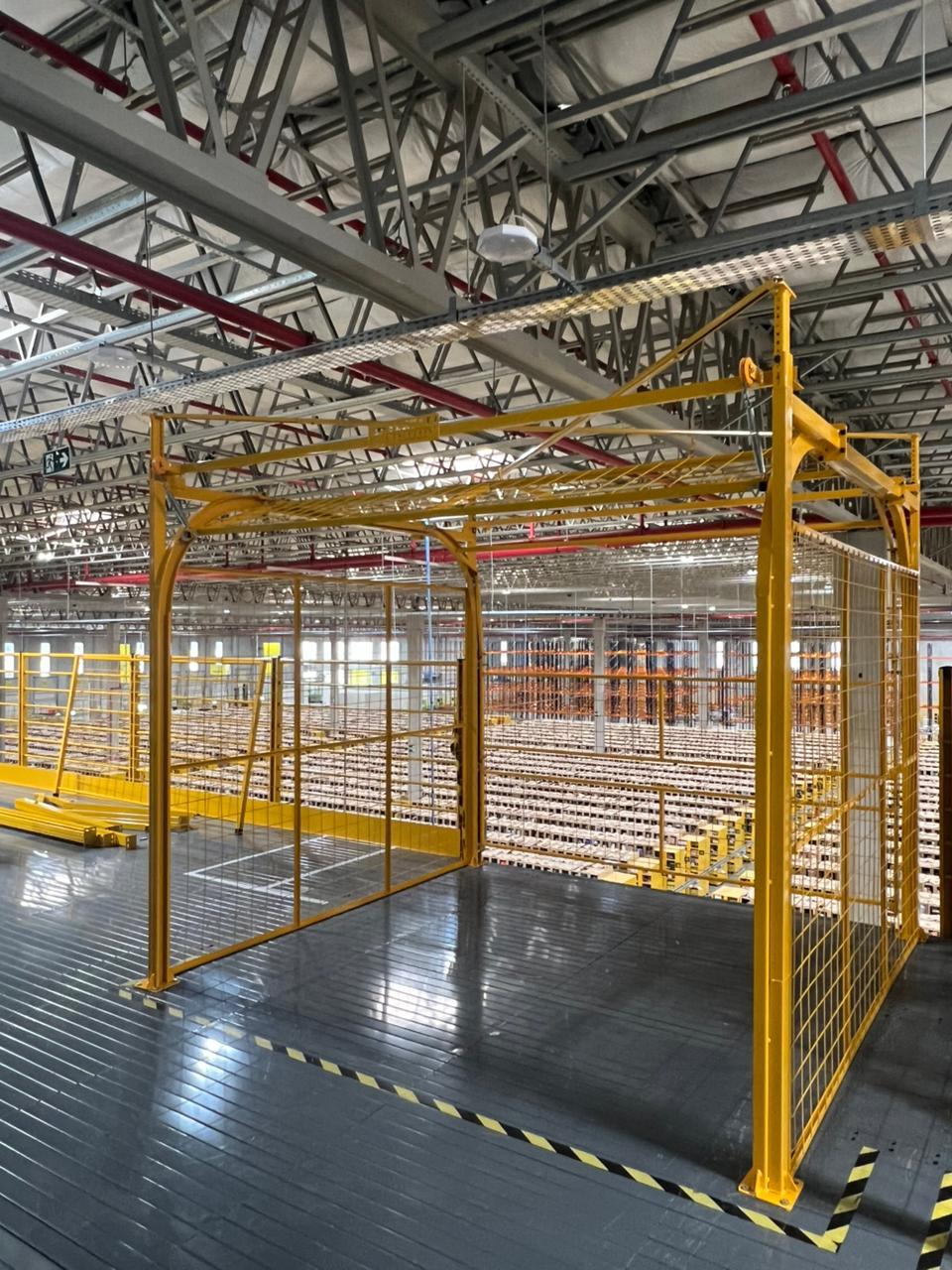 Passa Pallet com portão seccionado